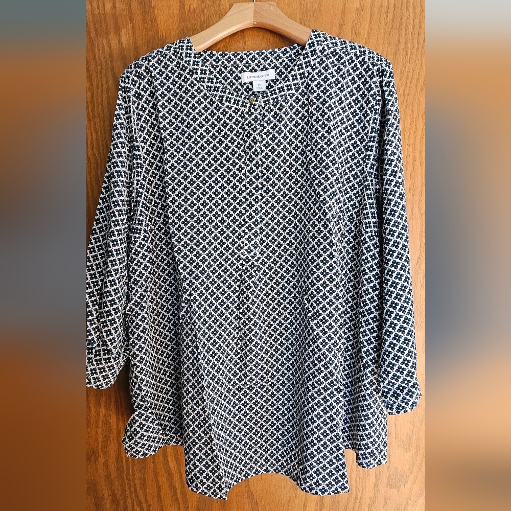 Liz Claiborne Geometric Black and White Blouse